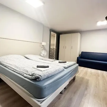 Central Budapest- Podmaniczky Unit 1 *